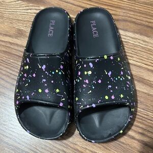 The Children's Place Girls Paint Splatter Print Slides Size 2